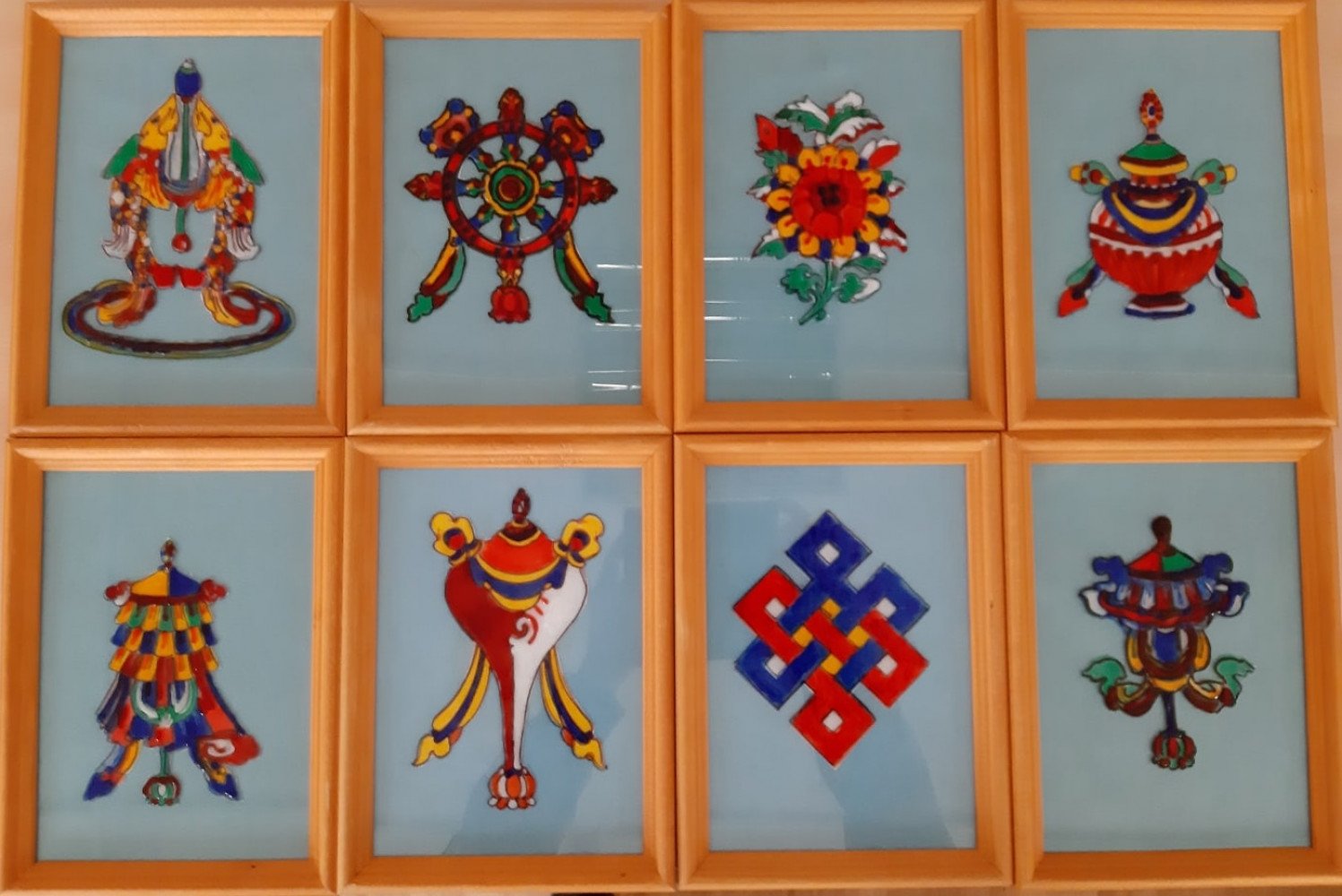 Бурятские художники выпустили серию открыток и посуды к Сагаалгану