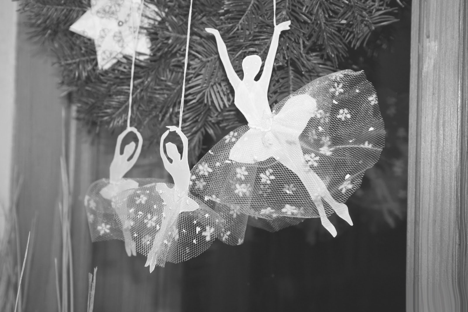 Новогодние «Снежинки балеринки» своими руками