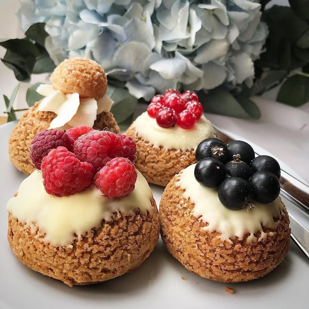 Cake cookie eclere