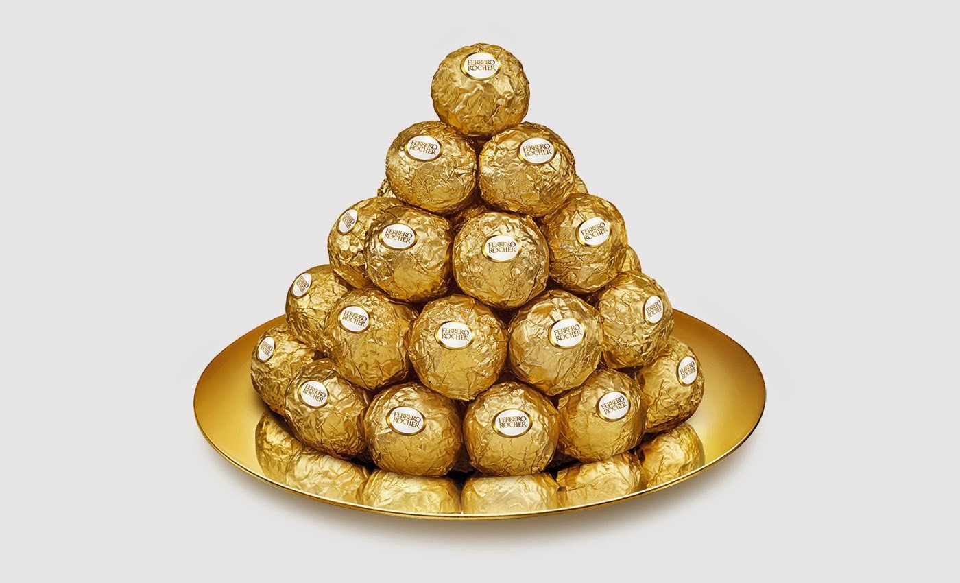 Круглая золотая конфета. Ферреро Роше. Ferrero Rocher пирамида. Ferrero Rocher шоколад. Золотые конфеты Ферреро Роше.