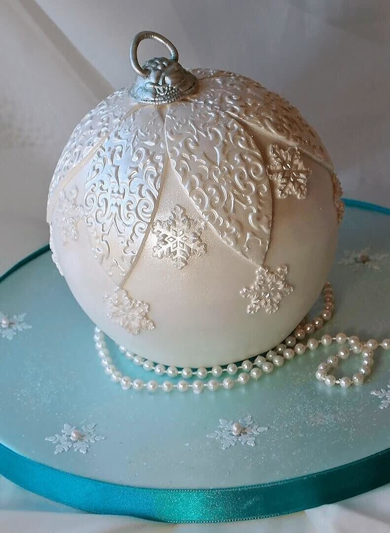 Christmas bauble Cake