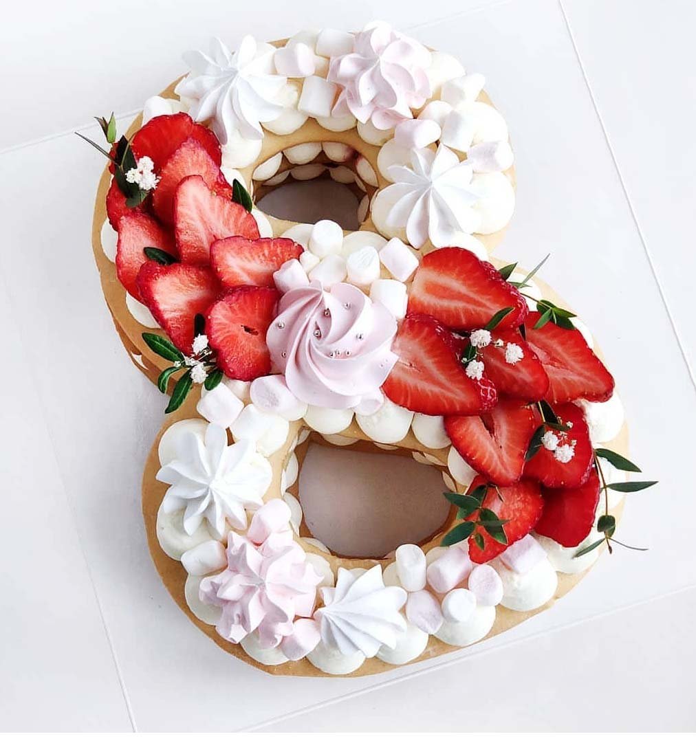 Торт цифра из медовых коржей