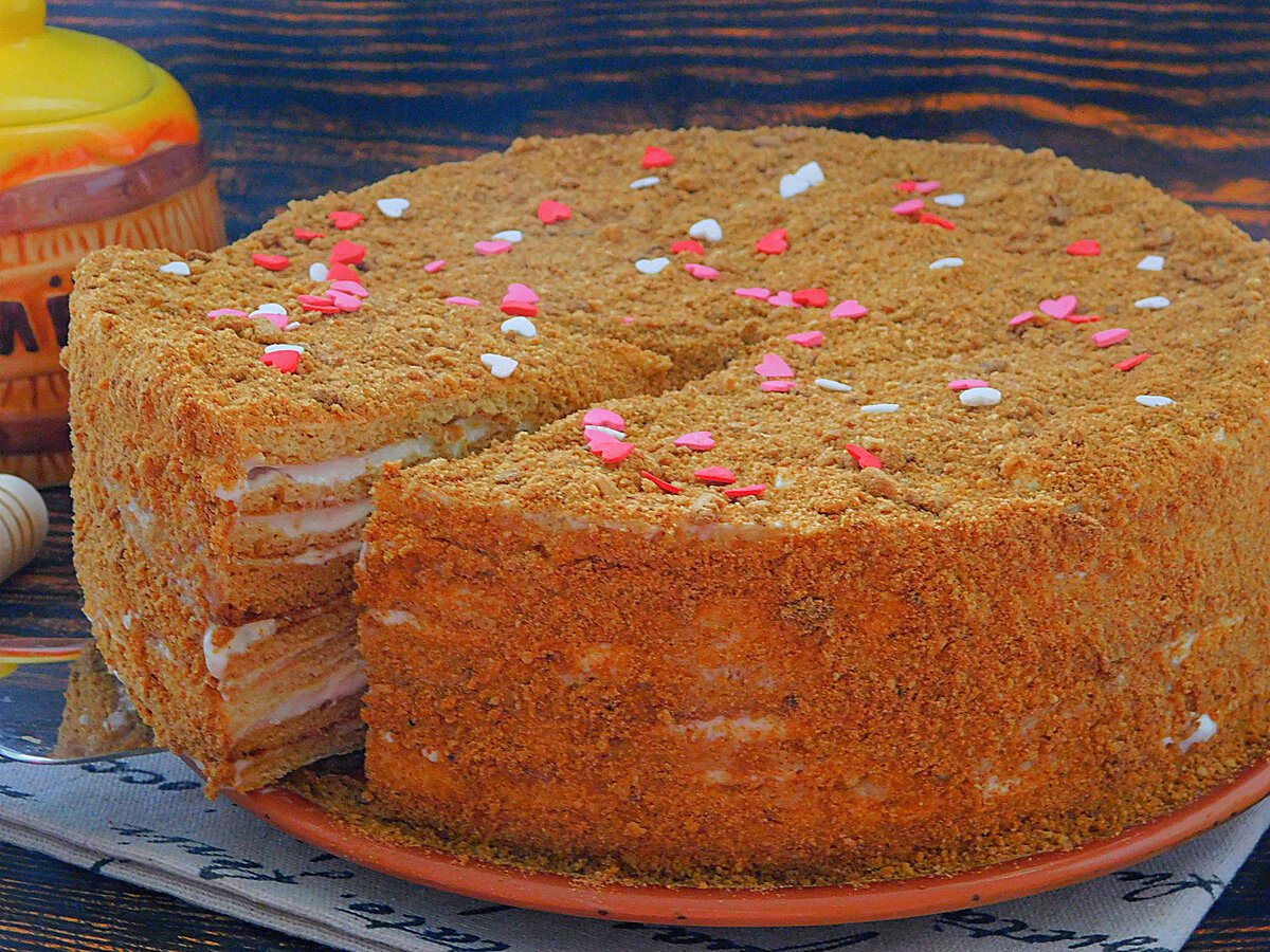 Пирожное медовик