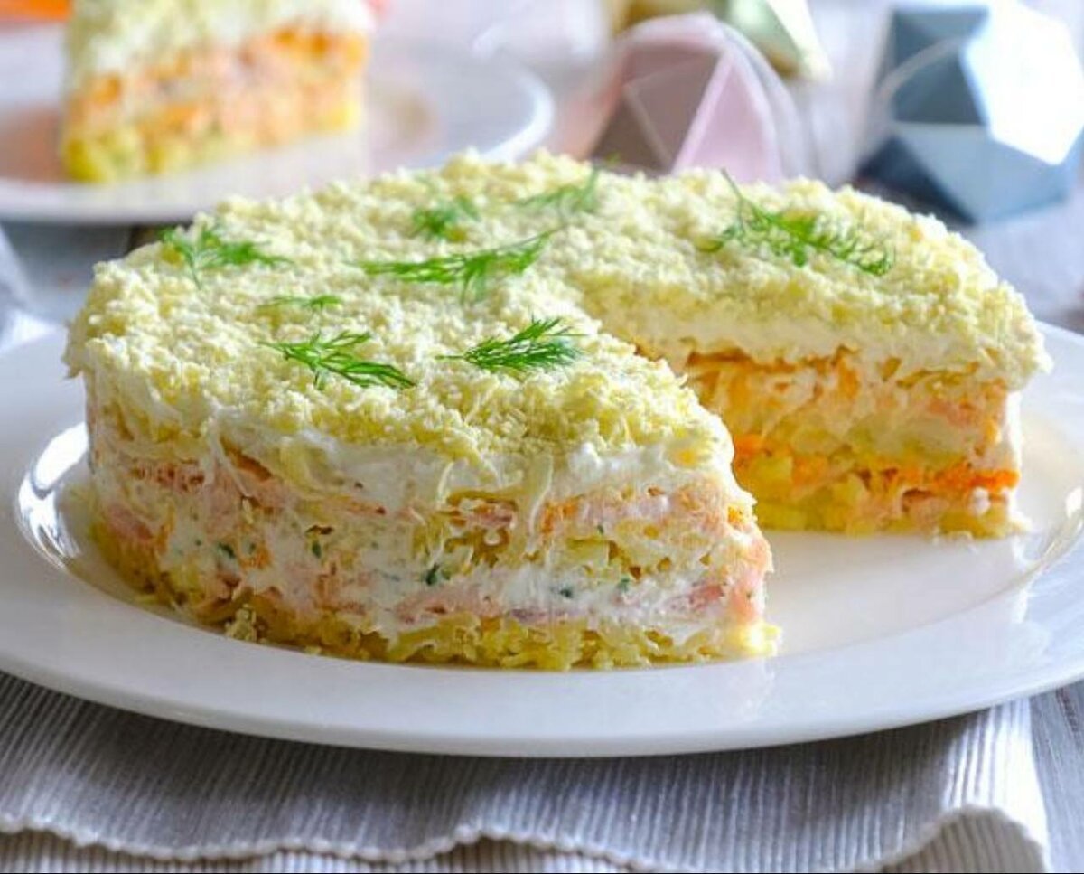 Салат праздничный с семгой