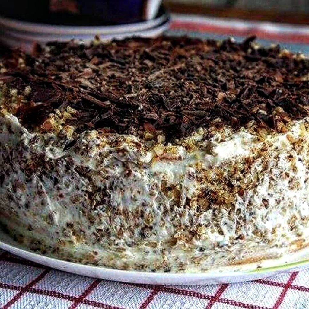 Ореховый торт со сметанным кремом