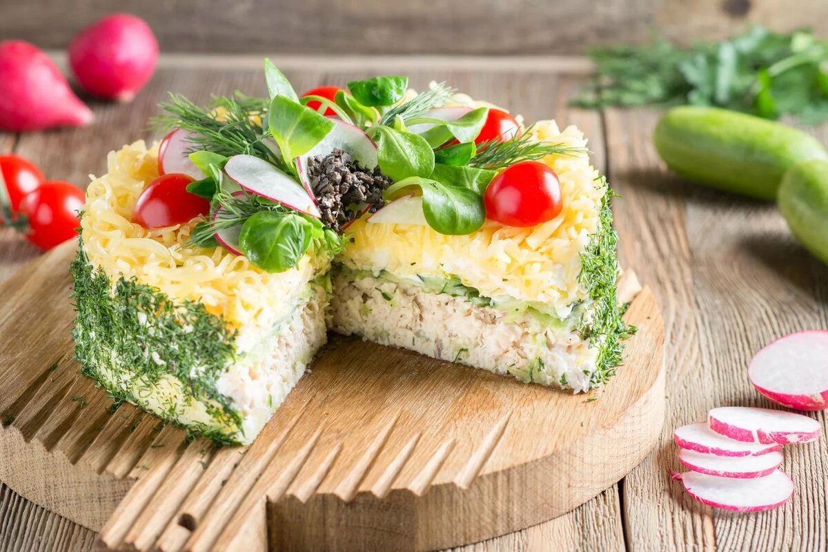 Закусочный торт с курицей и грибами