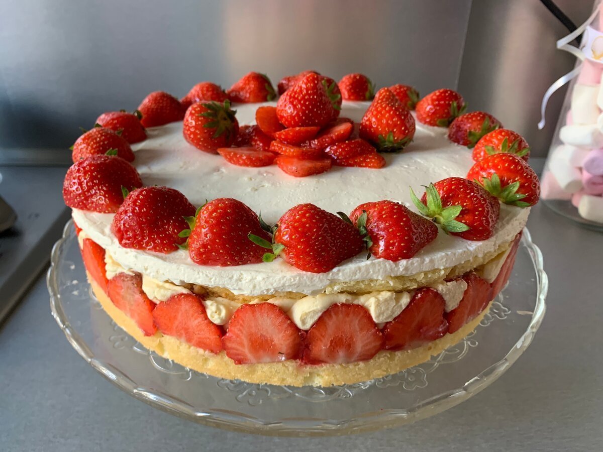 Торт Фрезье с клубникой