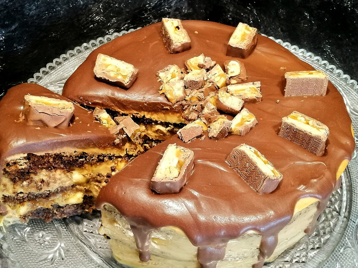 Шоколадный торт с карамелью