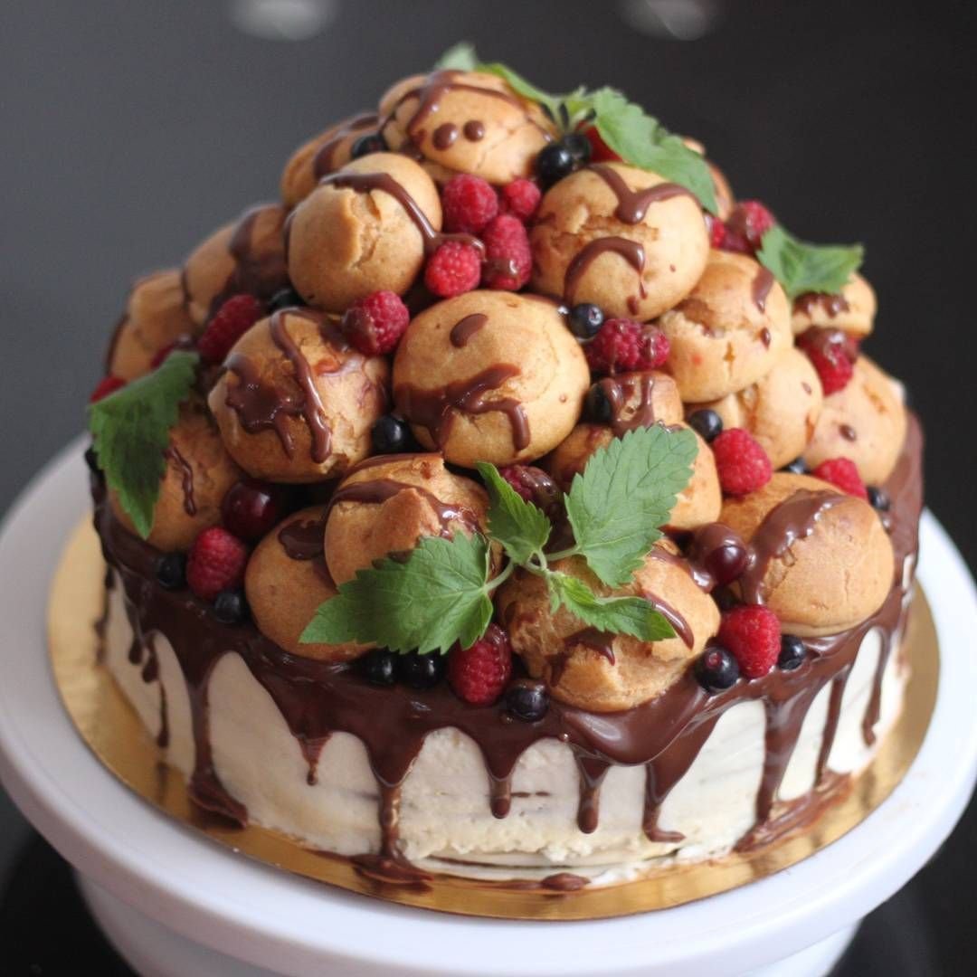Шарлотка с творогом и яблоками