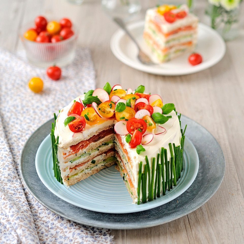 Торт мясной закусочный