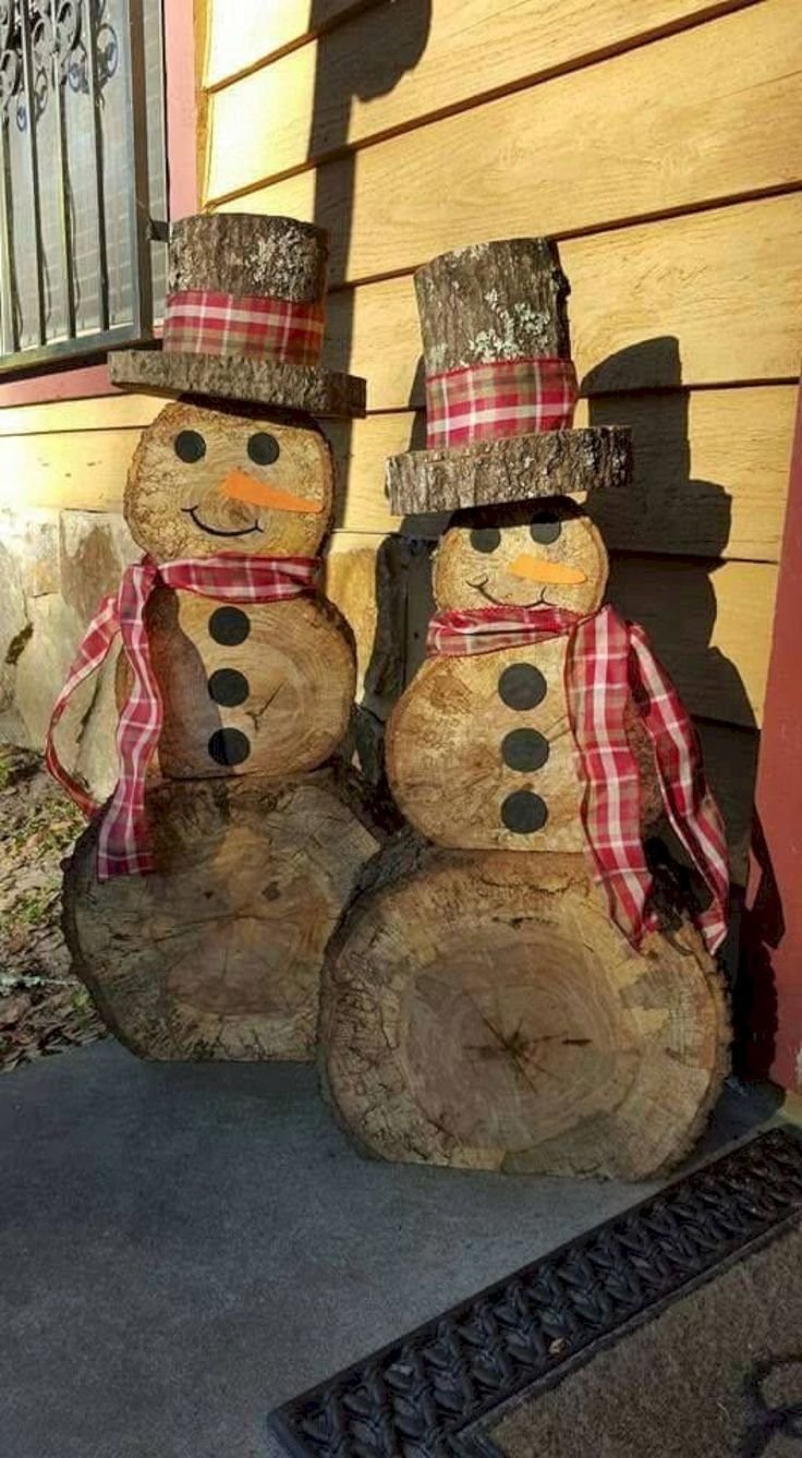 Снеговик из деревянных спилов