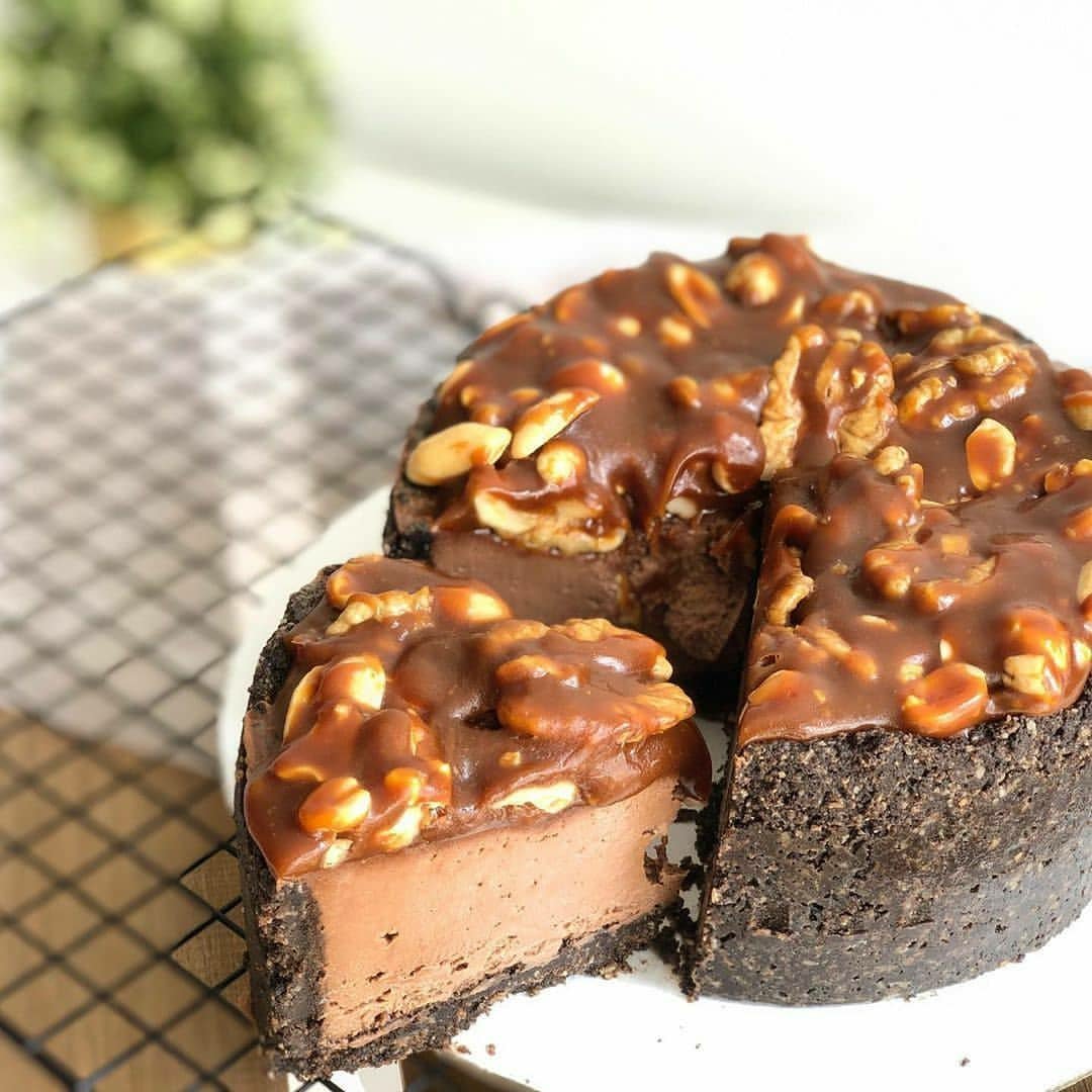 Чизкейк с фундуком и карамелью