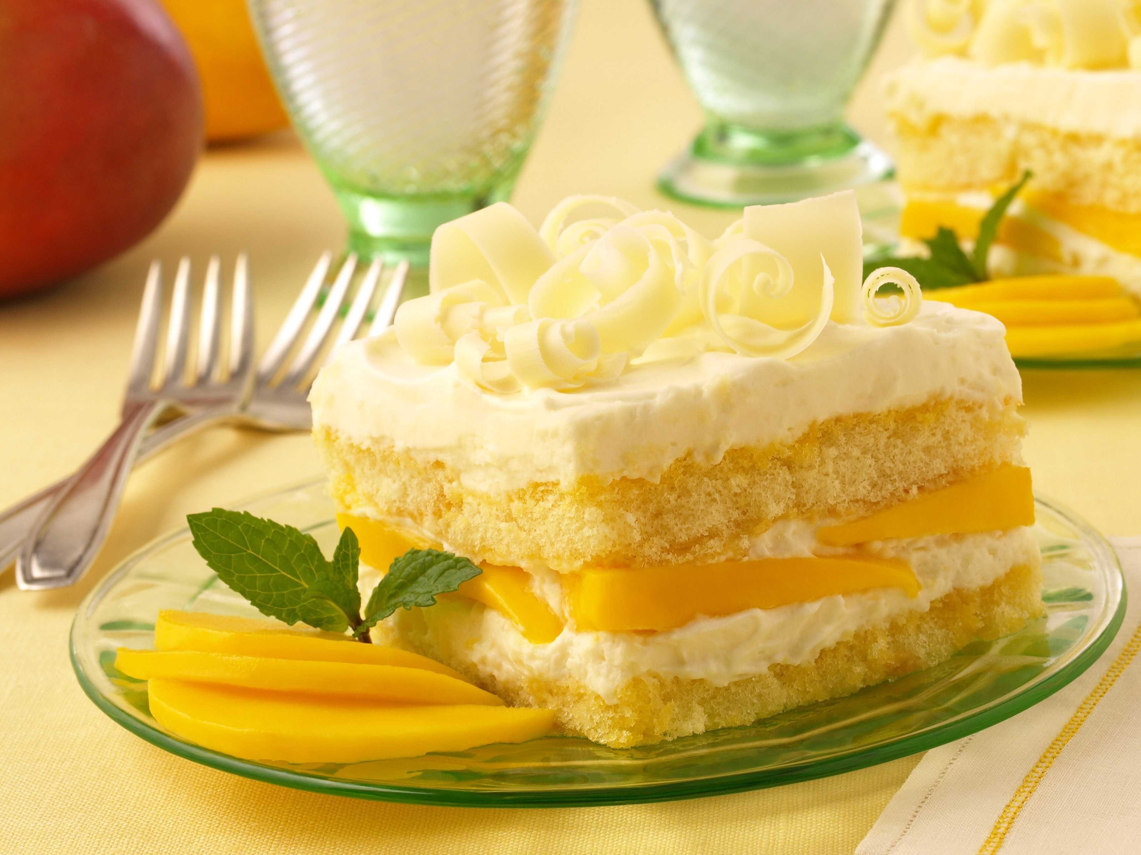 Торт в домашних условиях с лимоном. Лимонный тирамису. Манго маракуйя маскарпоне. Тирамису лимонный торт. Торт манго с маскарпоне.
