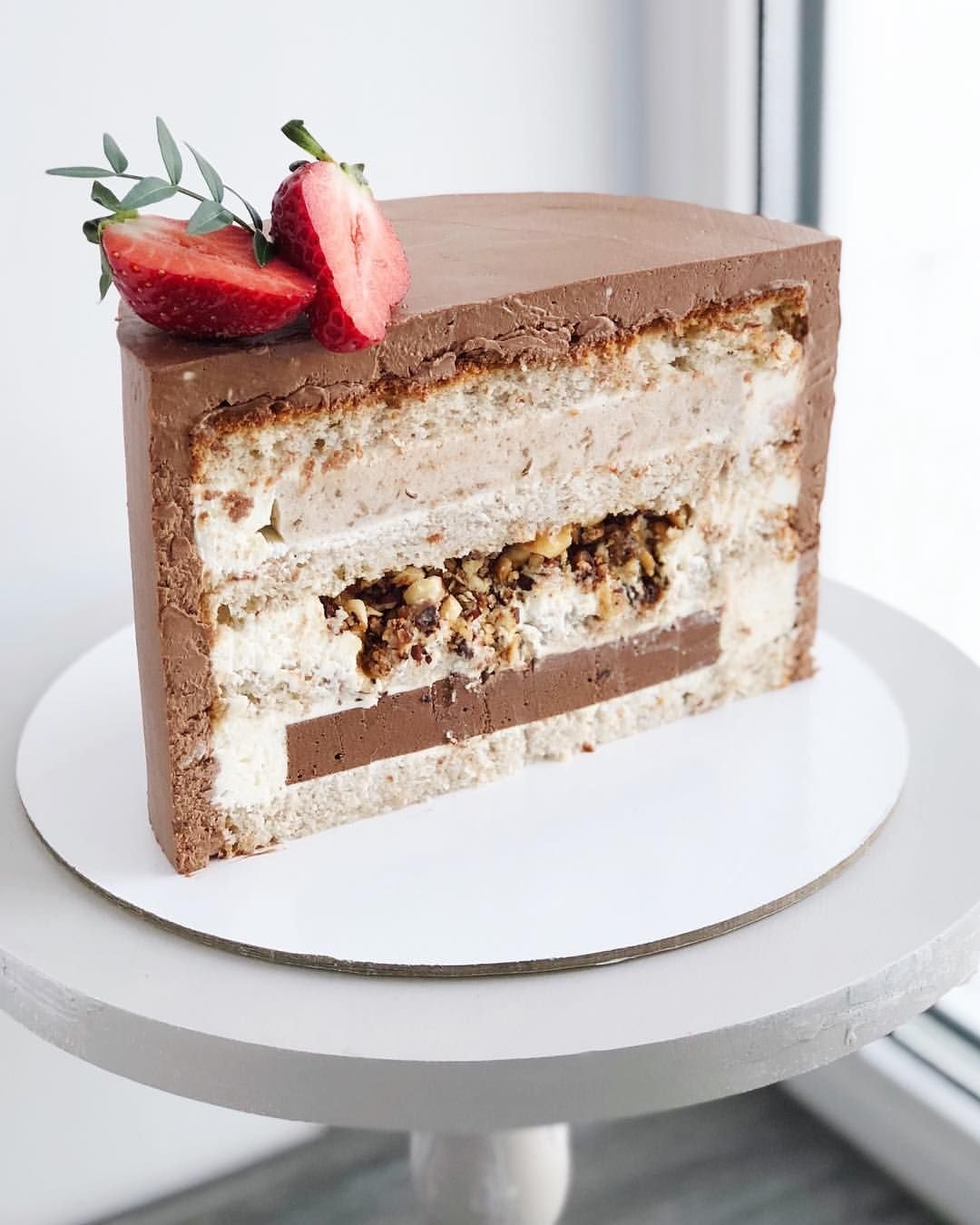 Клубничное конфи и лимонный курд в торте