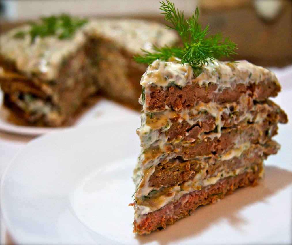 Печеночный торт с луком и морковью