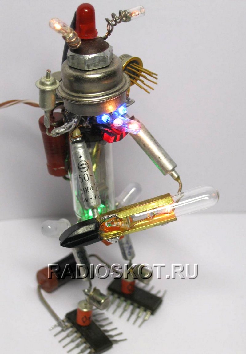 Фигурки из микросхем
