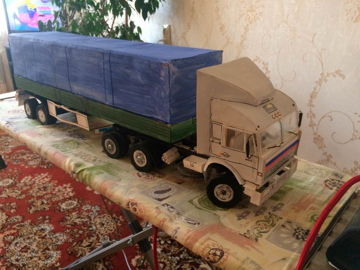КАМАЗ 54115 модель из бумаги