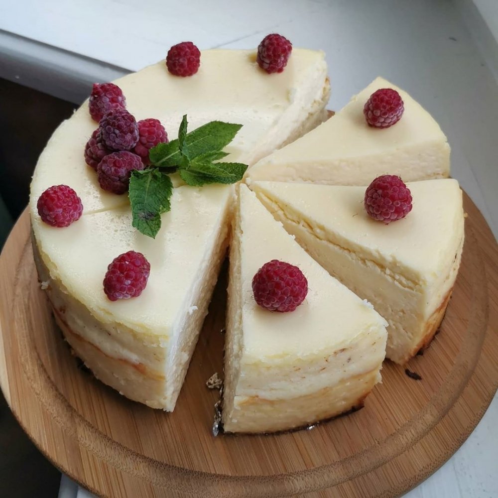 Торт из клубники без выпечки