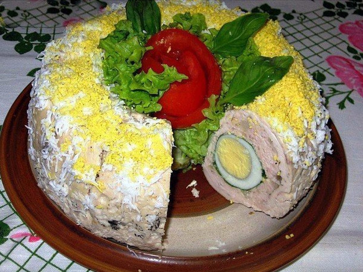 Закусочный торт с грибами и сыром