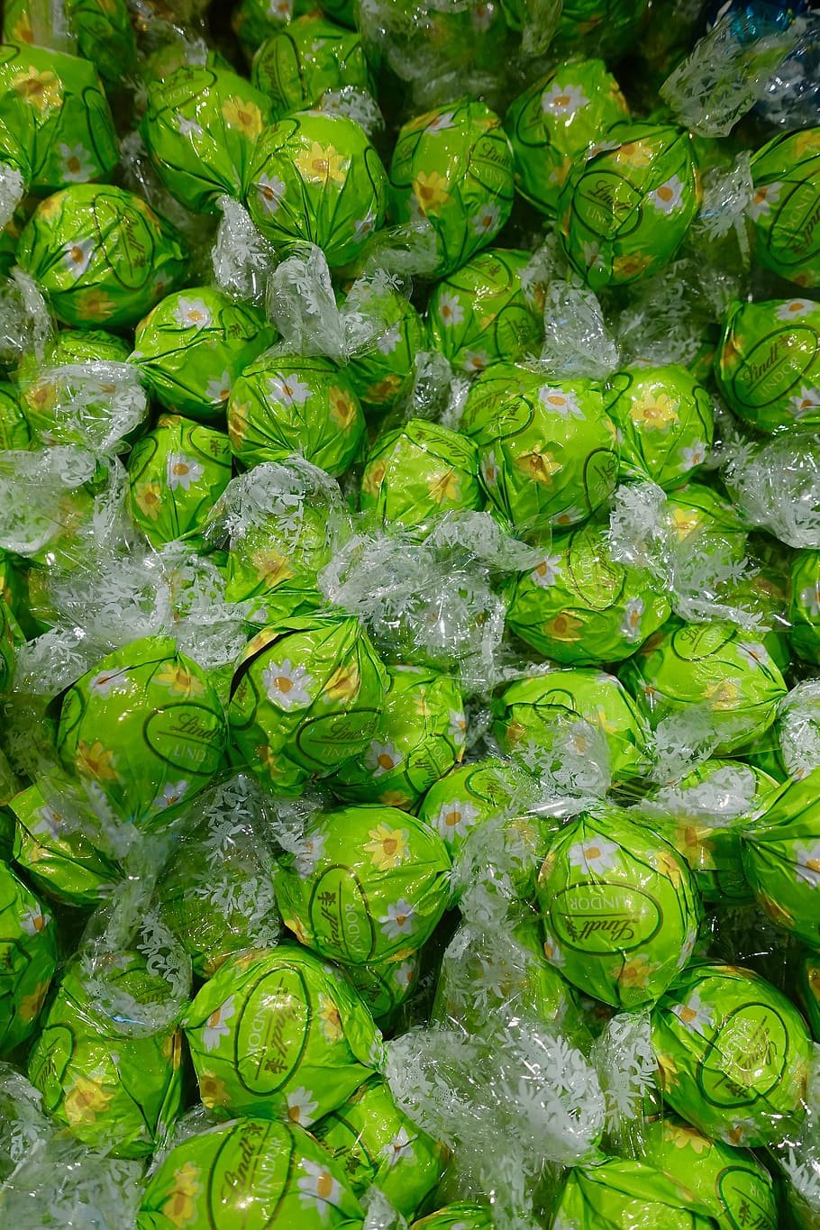 Зеленые сладости. Зеленые конфеты. Зеленые леденцы. Зеленые конфеты шоколадные. Салатовые конфеты.
