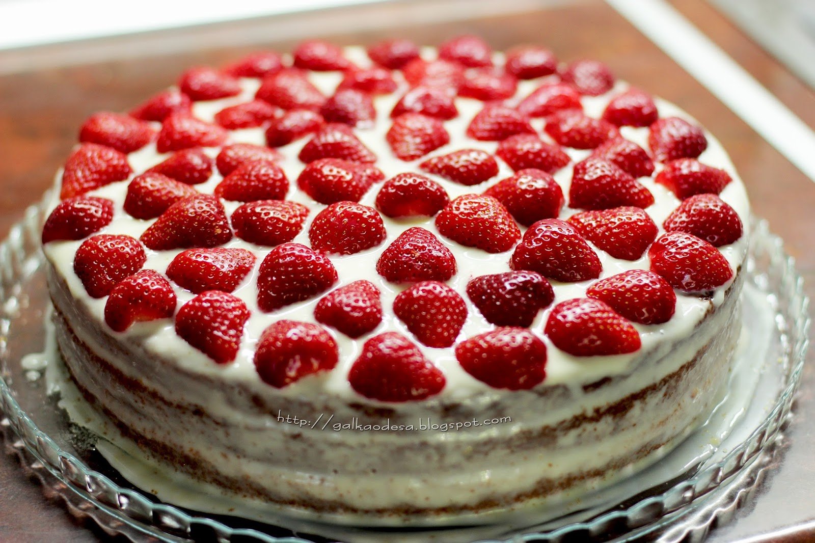 Легкий бисквитный торт. Торт. Красивые торты. Красивый клубничный торт. Красивое украшение торта.