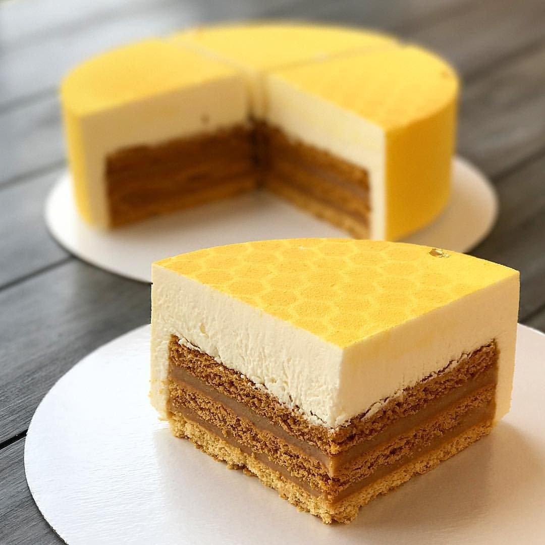 Торт с грецкими орехами и карамелью