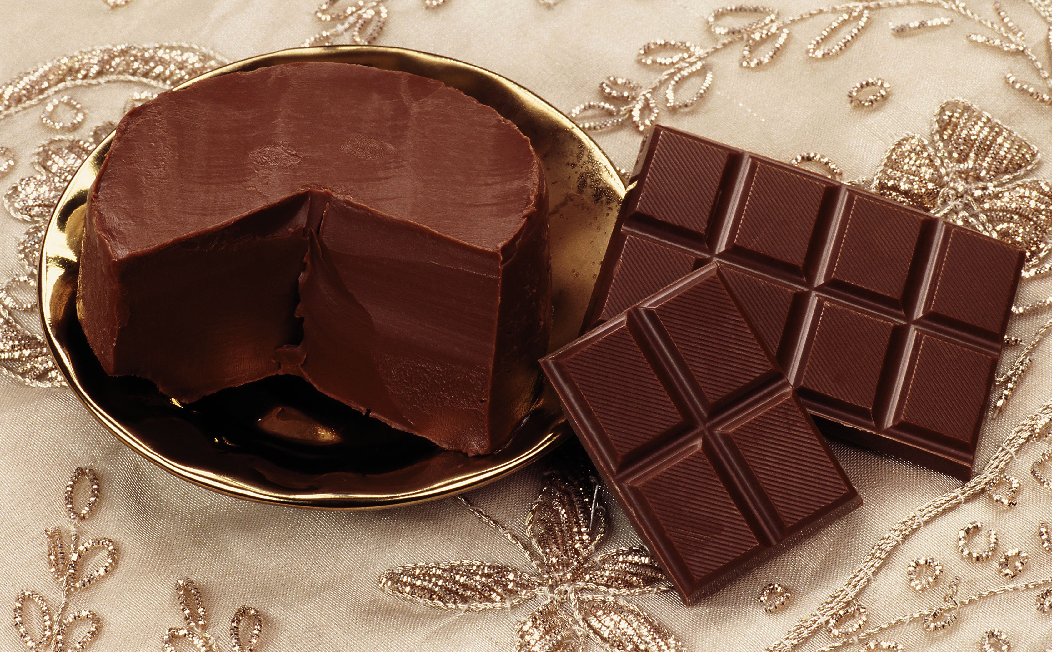 Шоколад без сливочного масла. Плитка шоколада. Шоколадная плитка. Кусок шоколада. Плиточный шоколад.