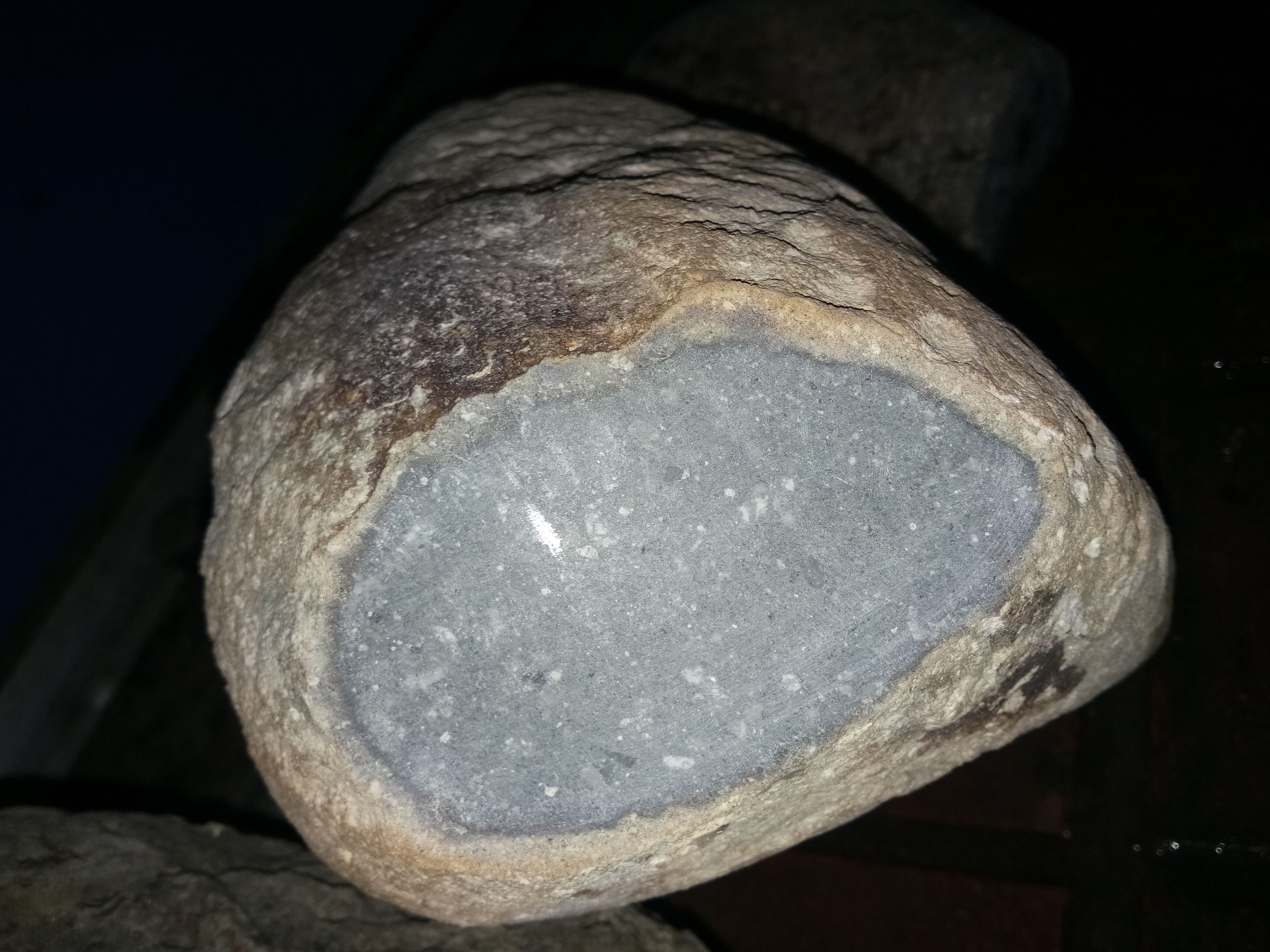 Включи камень 9. Метеориты каменные хондриты. Лунный базальт метеорит. Каменный метеорит ALH 81005. Лонсдейлит метеоритный камень.