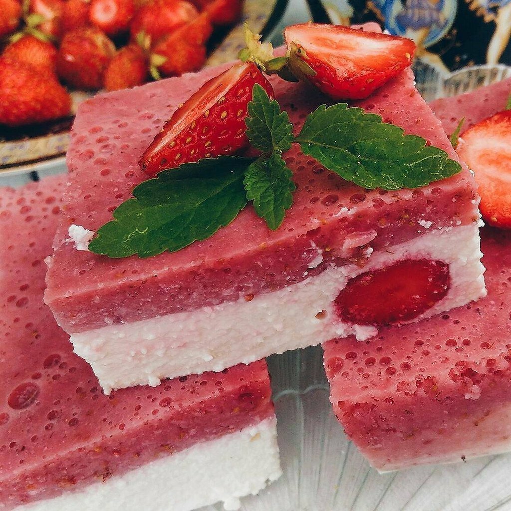 Муссовый чизкейк черная смородина