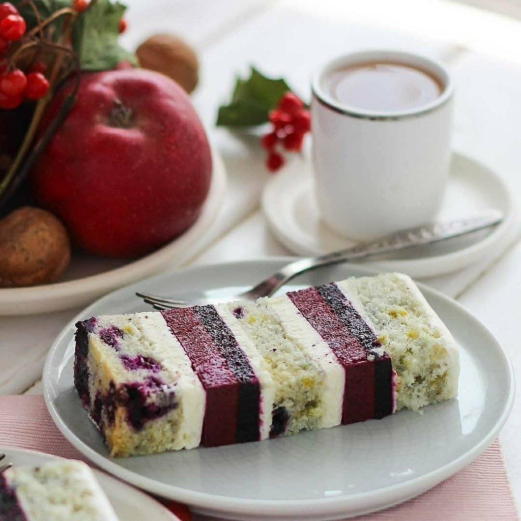 Лимонный торт с черникой