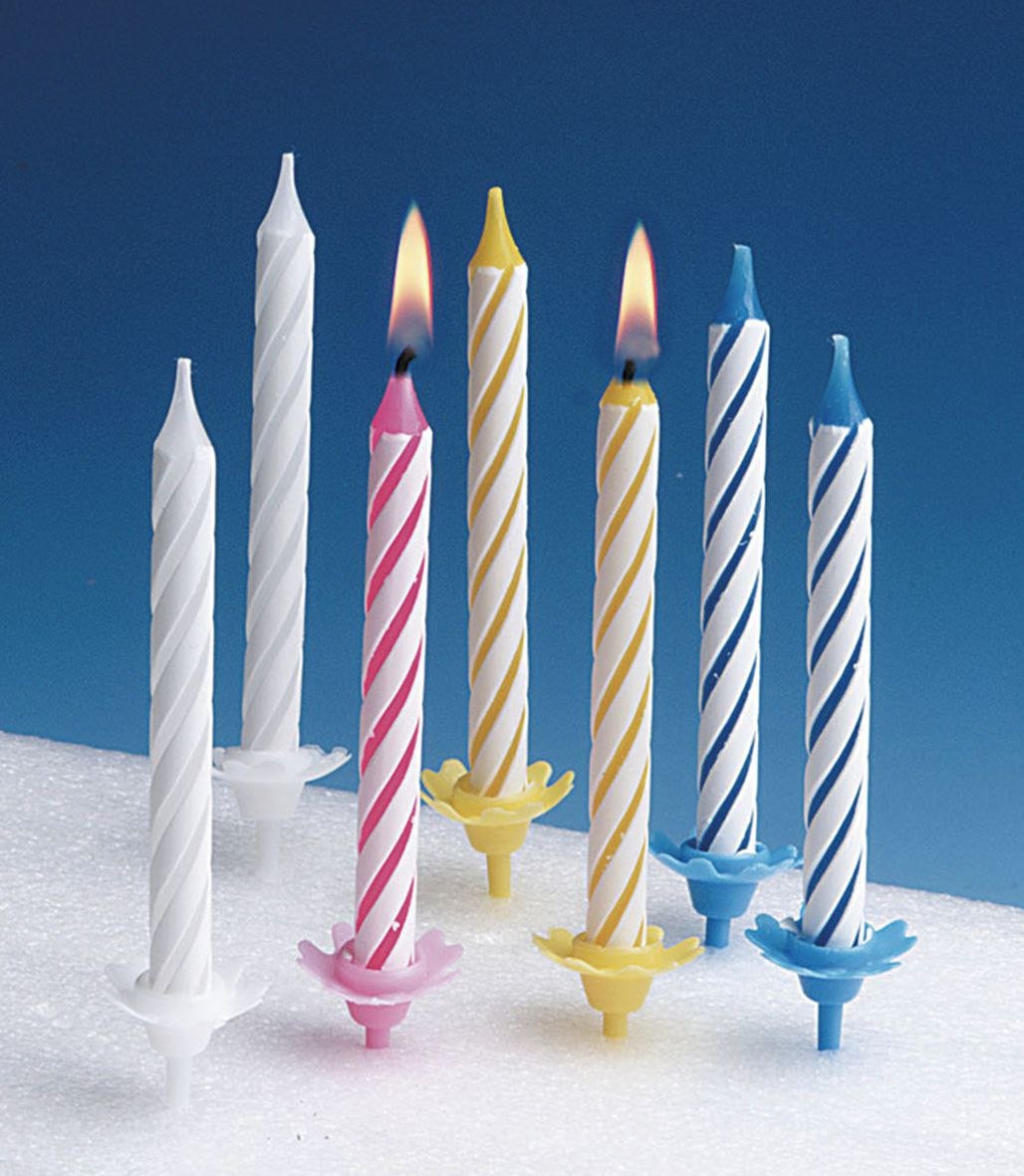 Мерседес купить свечи. Свечи для торта. Торт со свечками. Праздничный торт со свечами. Необычные свечи для торта.