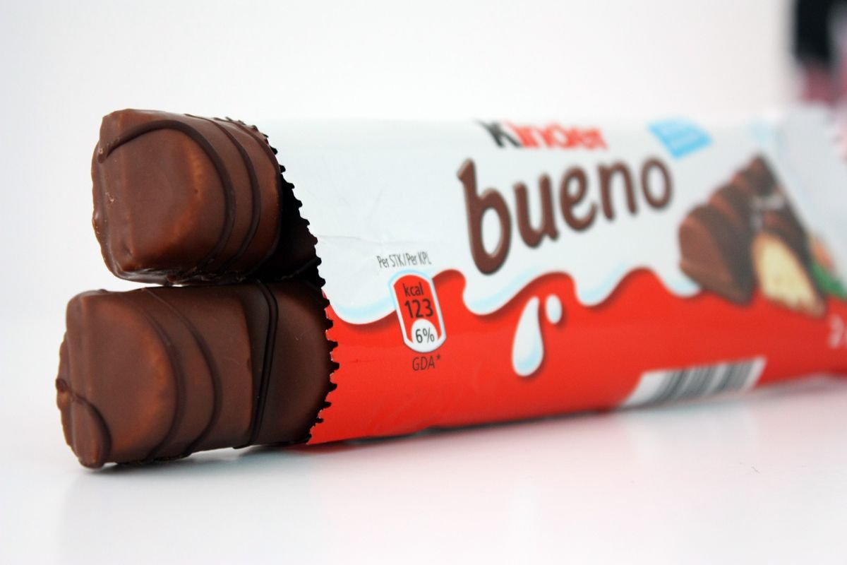 Вафли kinder bueno White в белом шоколаде 39 г