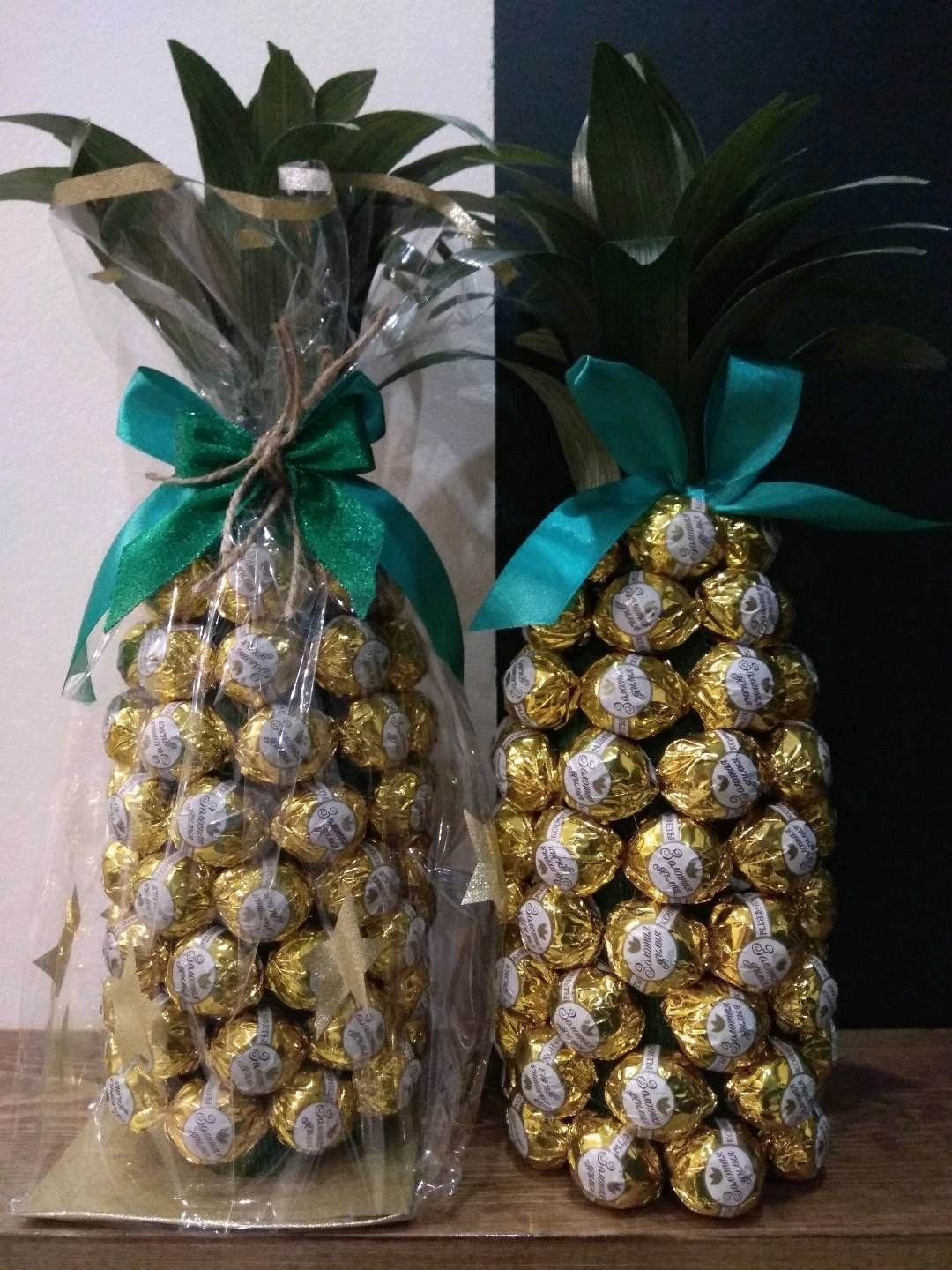 Ананас из конфет