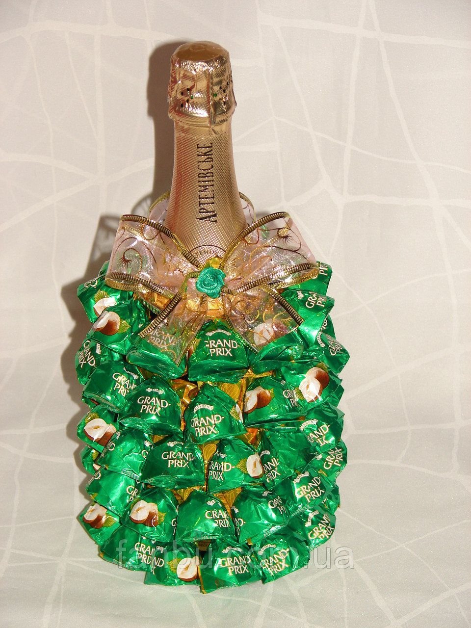 Как оригинально украсить бутылку шампанского на Новый год