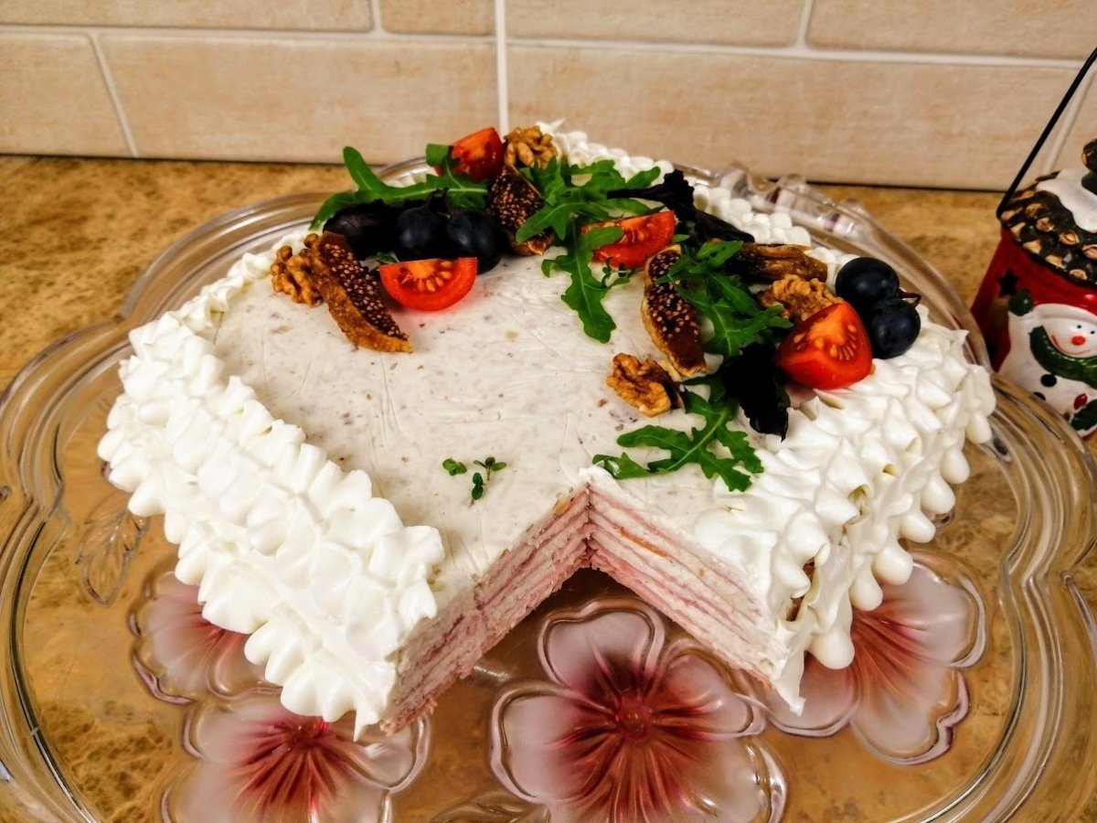 Пирог мясной слоеный