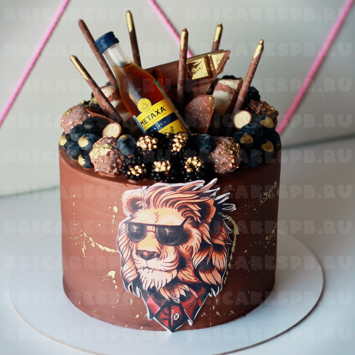 Декор торта шоколадными сферами