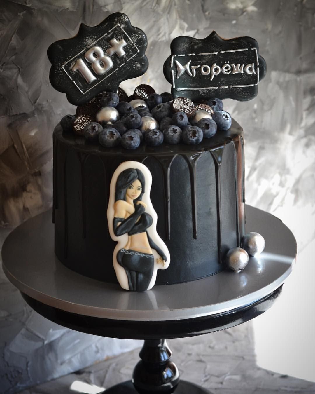 Черный зеркальный торт