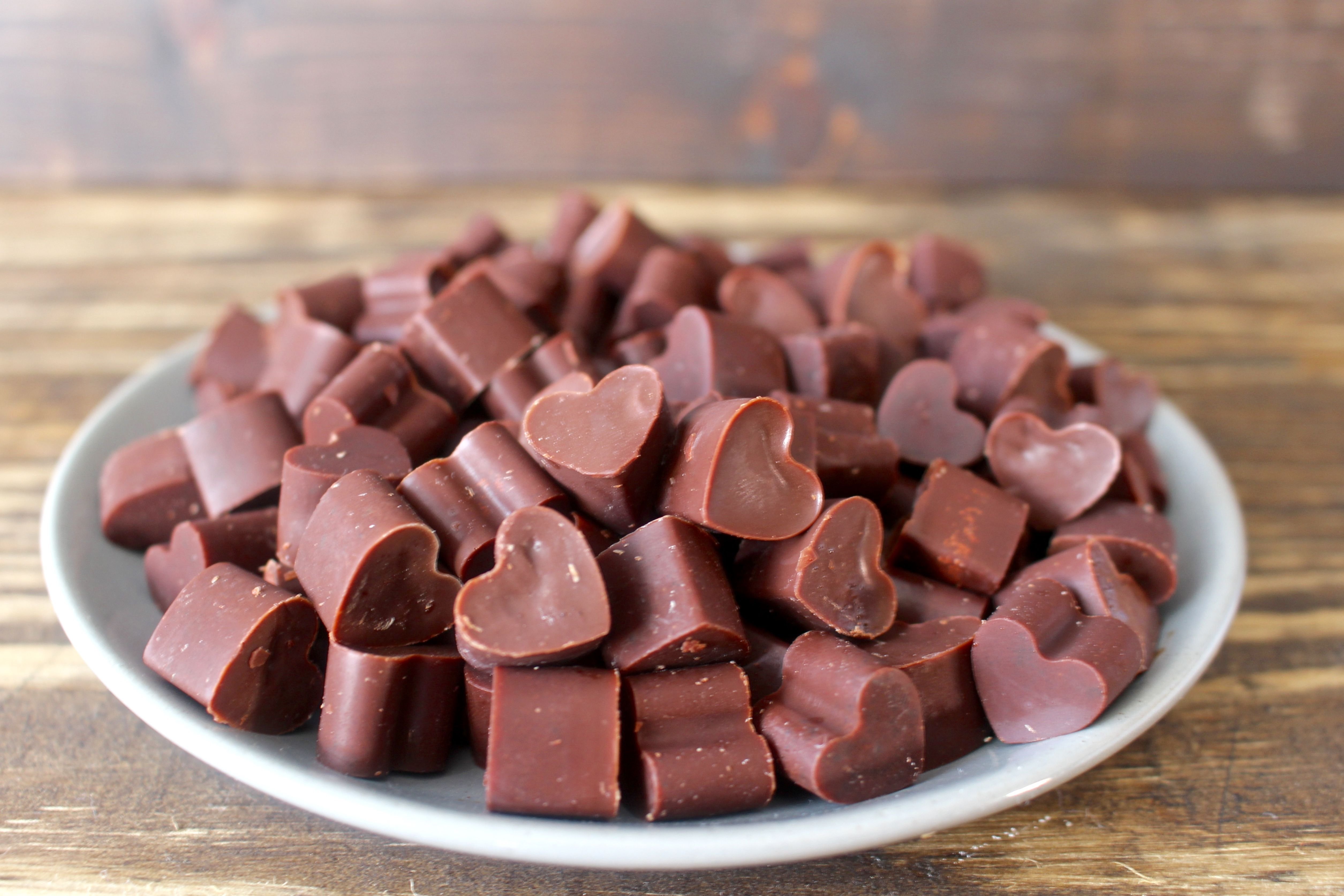 Домашние конфеты рецепты простые. Домашний шоколад. Конфеты шоколад. Молочный шоколад. Домашний шоколад и конфеты.