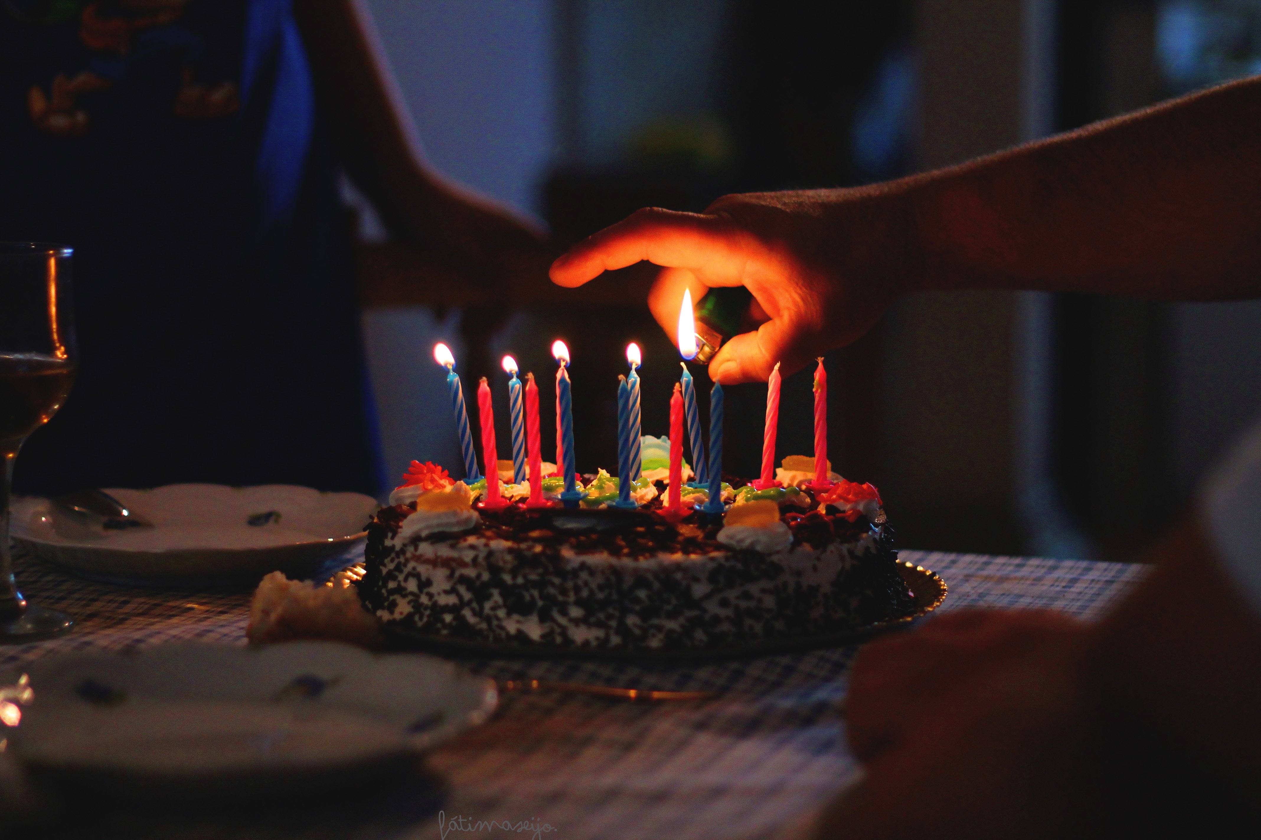 Видео торт свечи. Торт со свечками. Свечи для торта. Свеча в торт "с днем рождения". Свечки на день рождения.