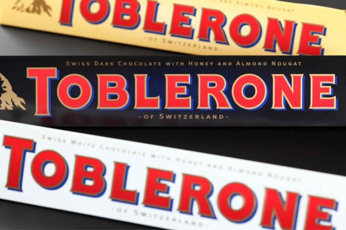 Пирамида из упаковок Toblerone