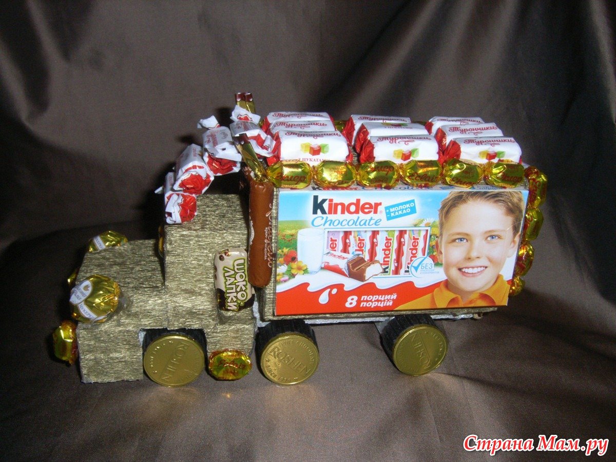 Ретромобиль из конфет