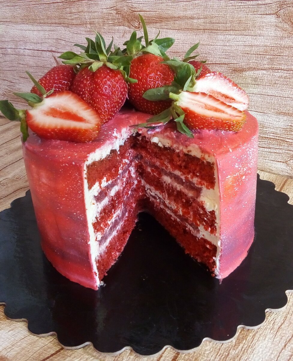 Торт с клубникой и заварным кремом