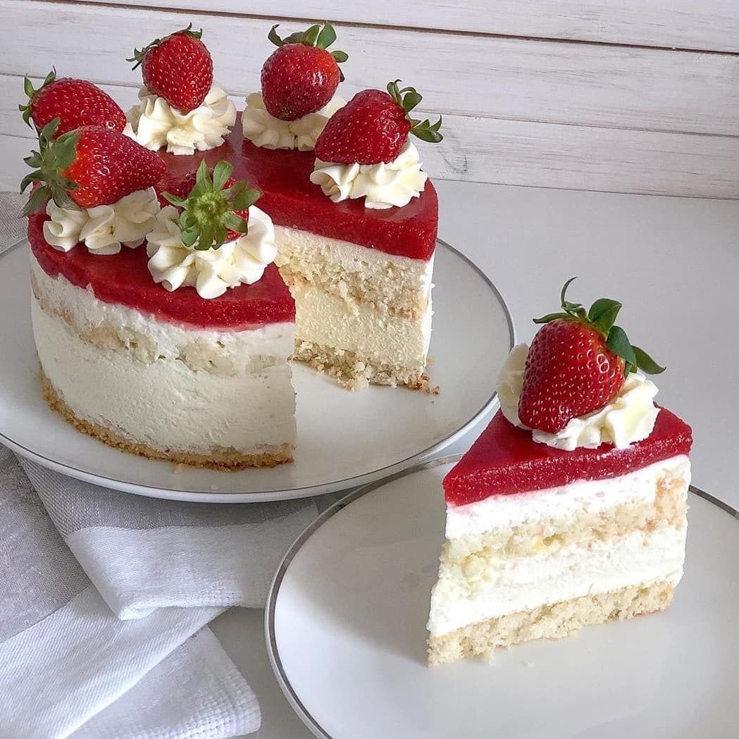 Торт с клубникой и маскарпоне