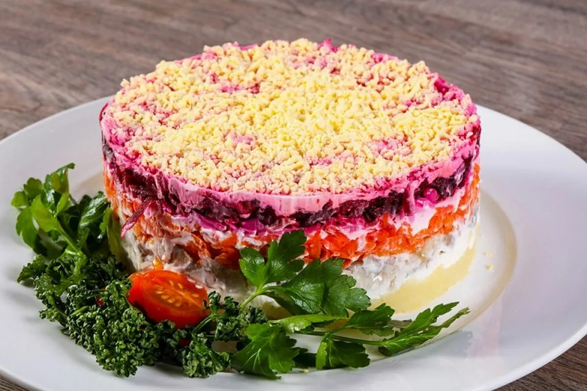 Салат овощной торт