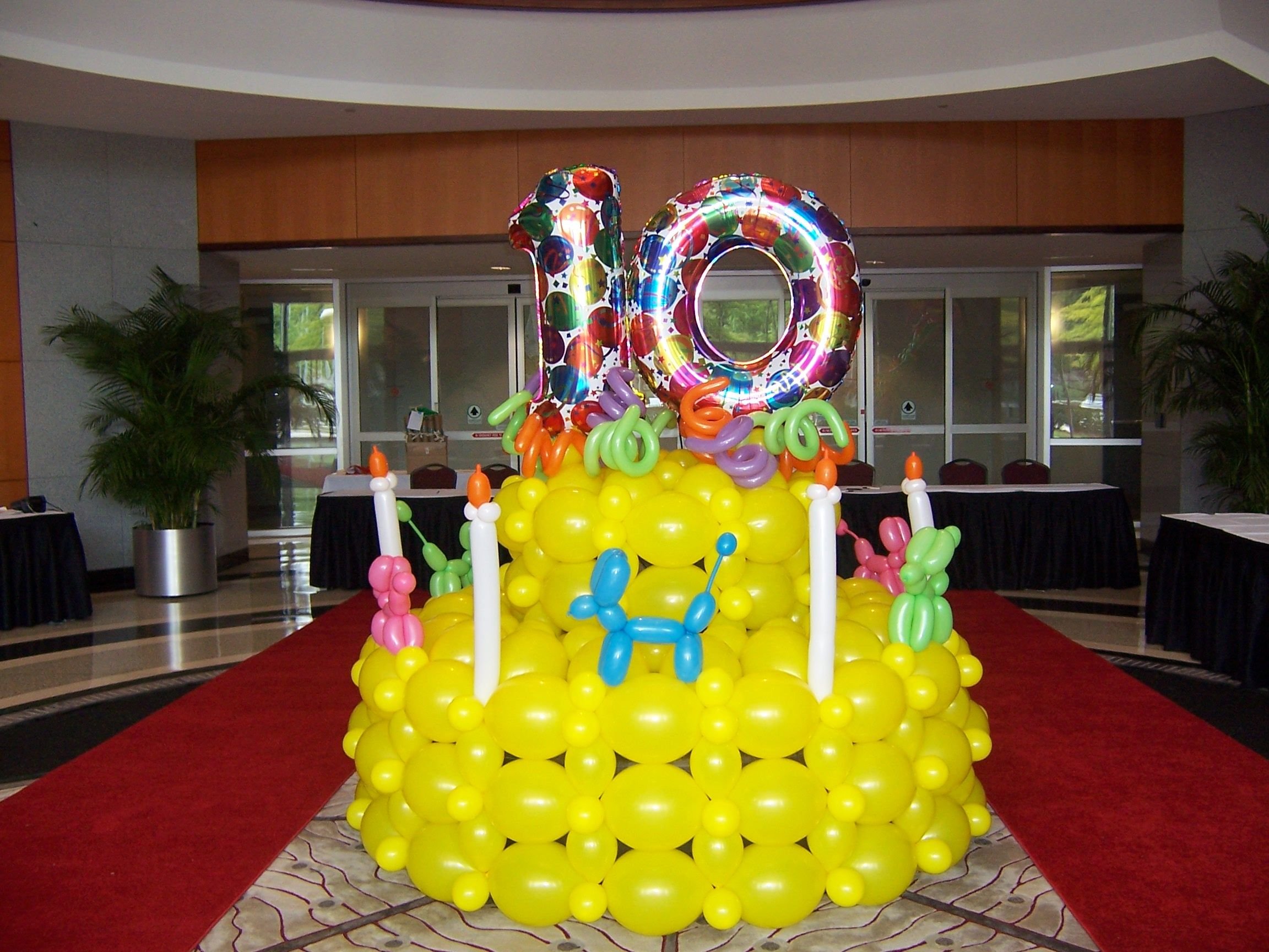 Сделать торт из шаров. Торт из воздушных шаров. Торт из шариков. Торт из воздушных шариков. Торт из линколунов.