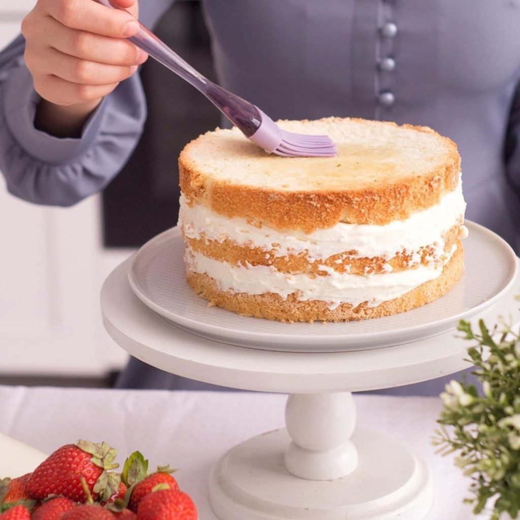 Торт с коржами и сгущенкой и бананами