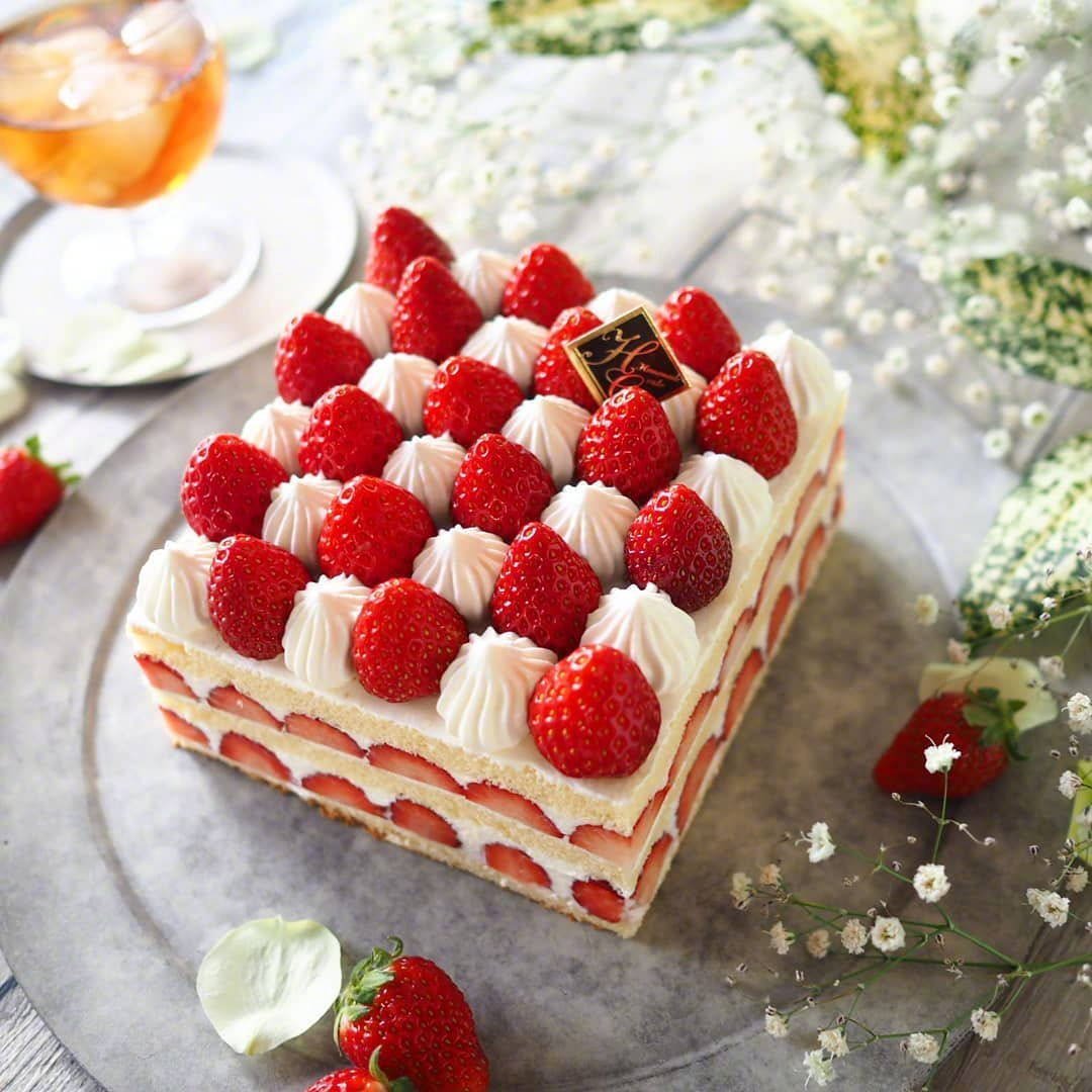 Меренговый торт с клубникой