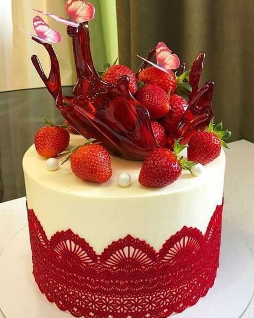 Японский торт с клубникой