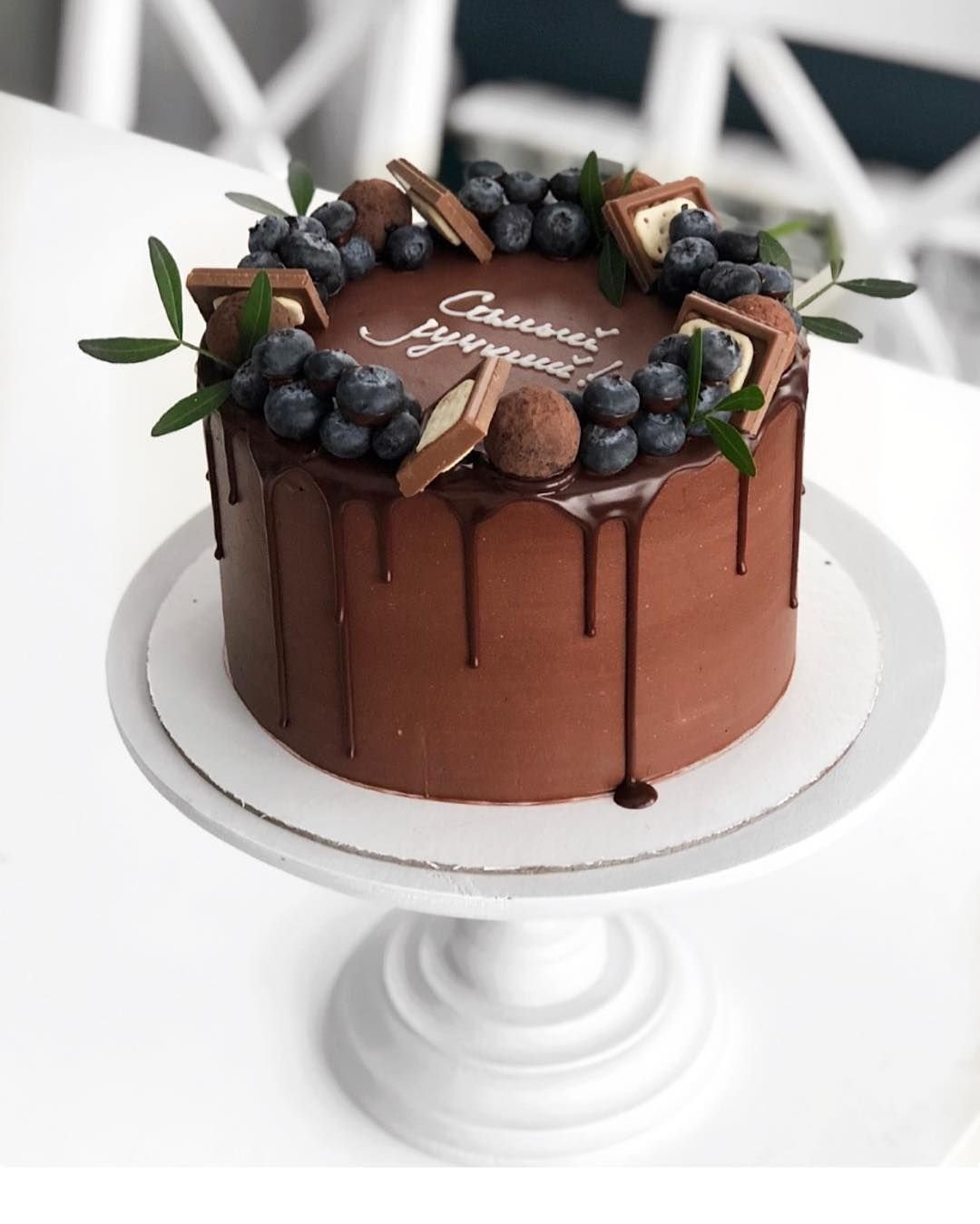 Украшение куличей сухофруктами и орехами
