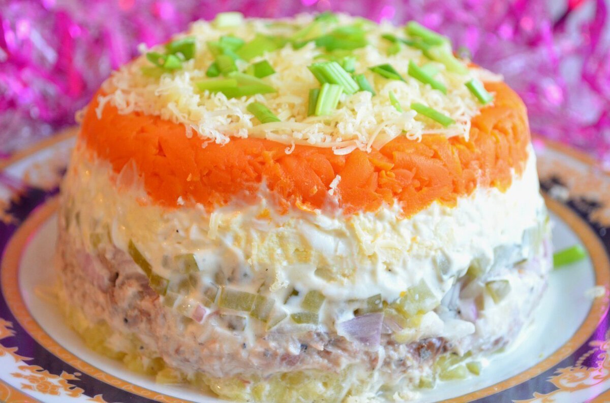 Украшение салатов розочками